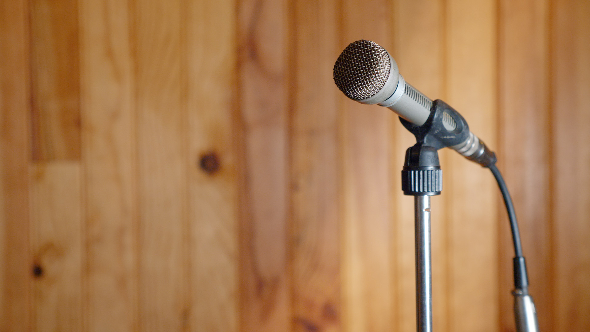 Gros plan d'un micro AKG D19 - Photos matériel Studio de la Trappe ' studiodelatrappe.com